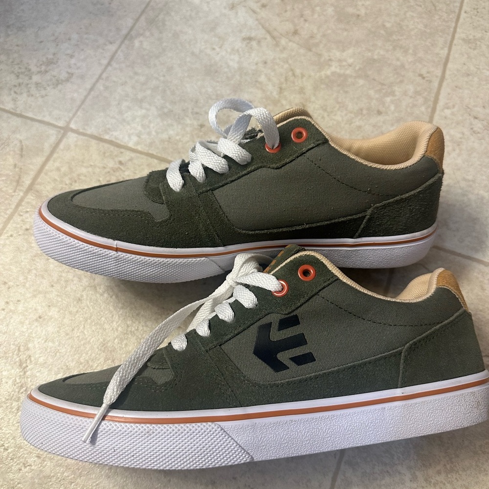 Etnies Men's Marana ET Active Suede Low Lace up Shoe Men’s Size 7.5